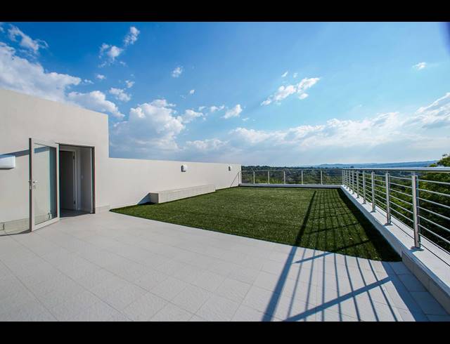 3 BEDROOM PENTHOUSE SOLD IN BRYANSTON